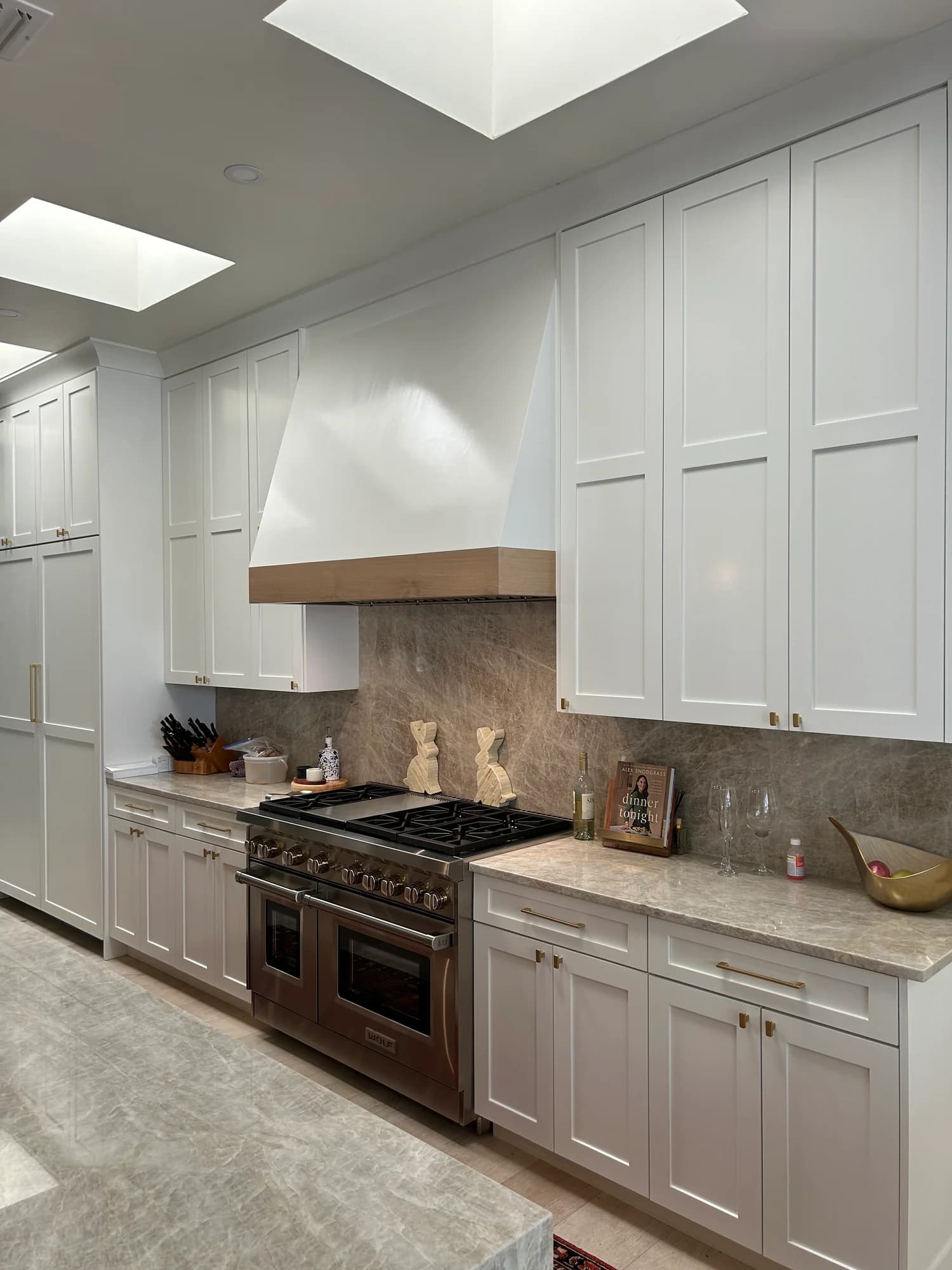 Integrated handle frameless design