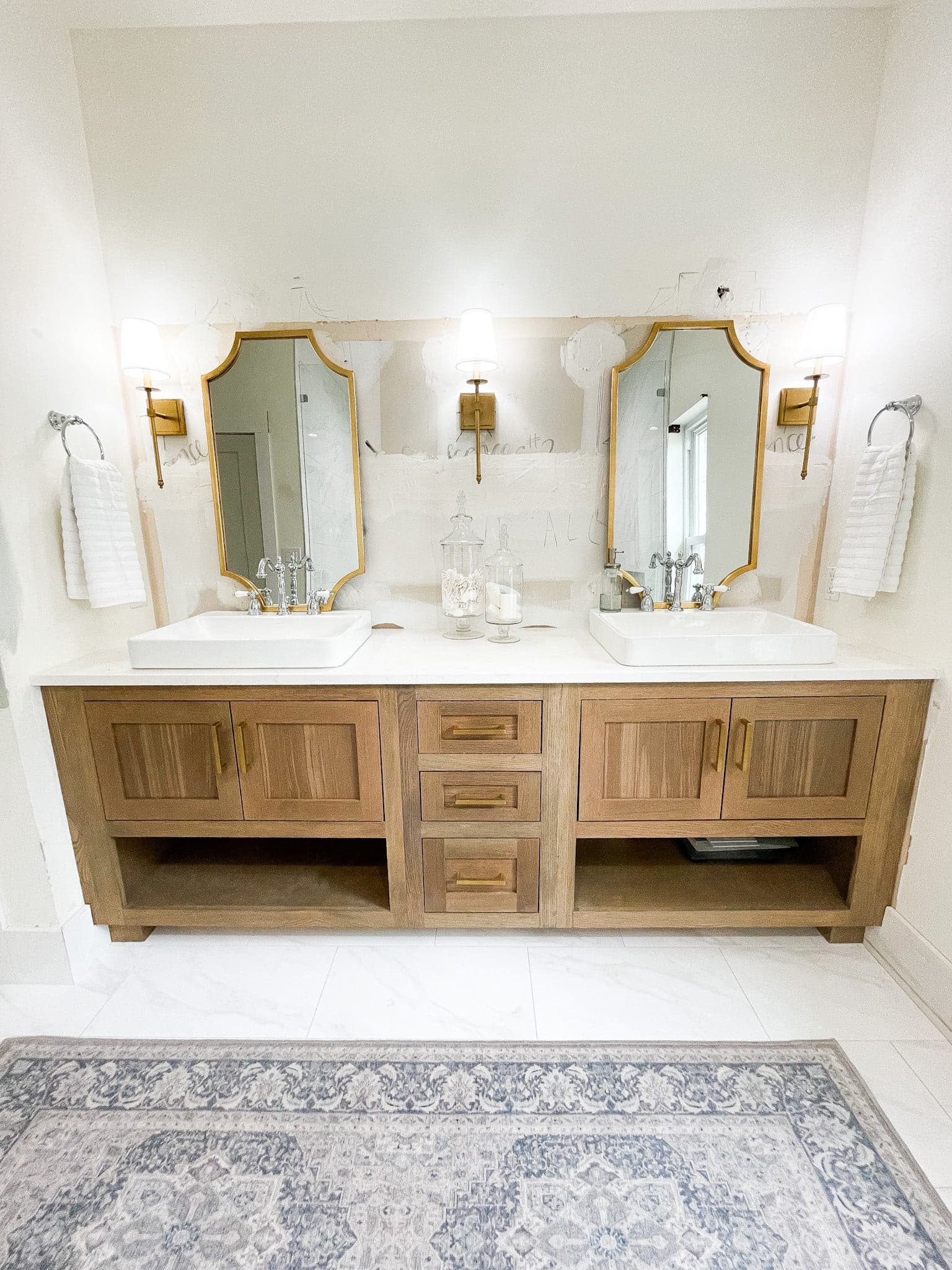 Custom bathroom vanity cabinets